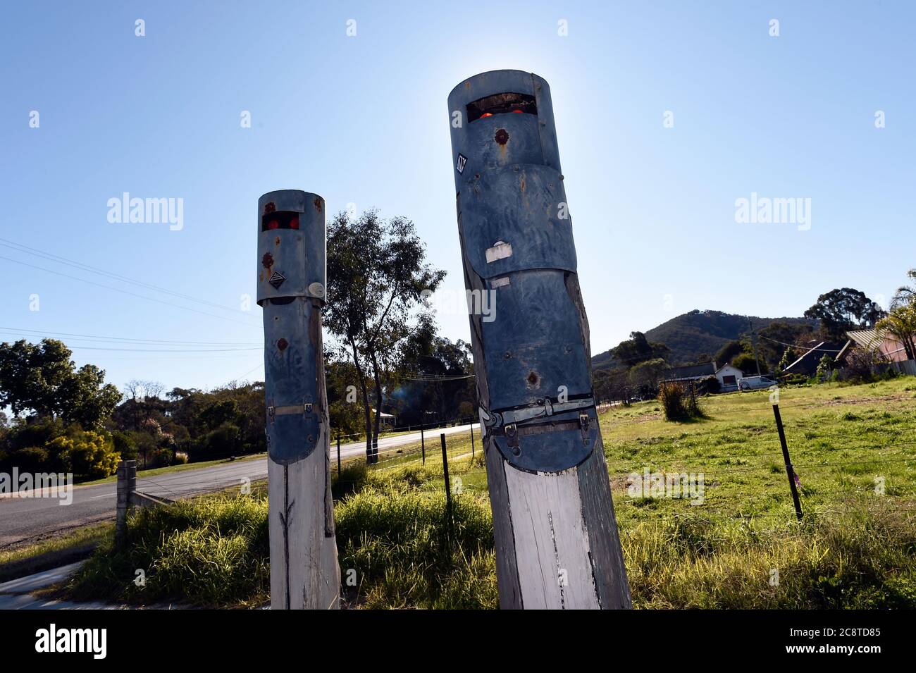 Glenrowan, Victoria. Painted wooden statues represent the position a member of Victoria Police stood during the shoot out with bushranger Ned Kelly at Stock Photo