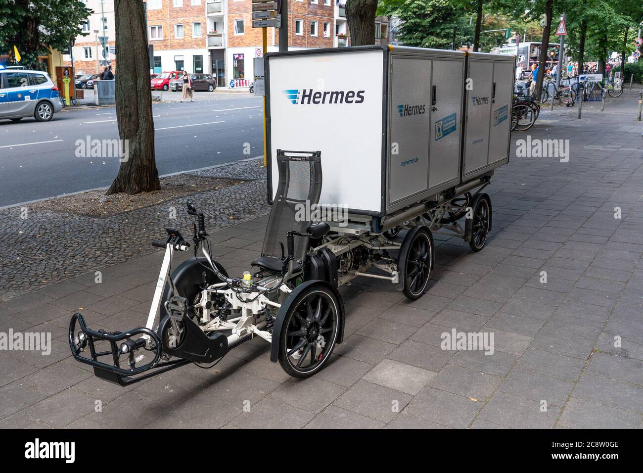 Hermes e cargo bike hi res stock photography and images Alamy
