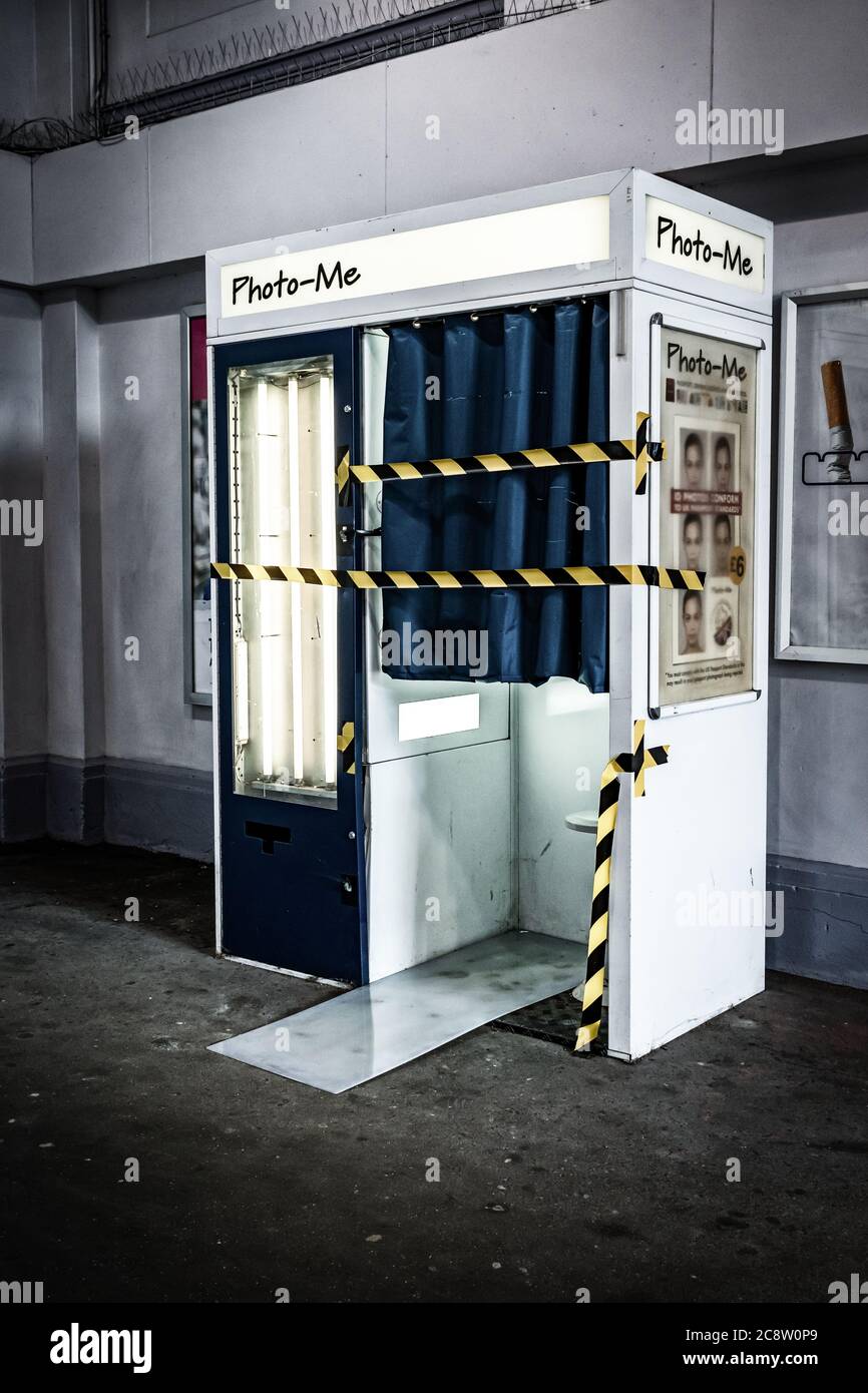Passport photo machine hi-res stock photography and images - Alamy