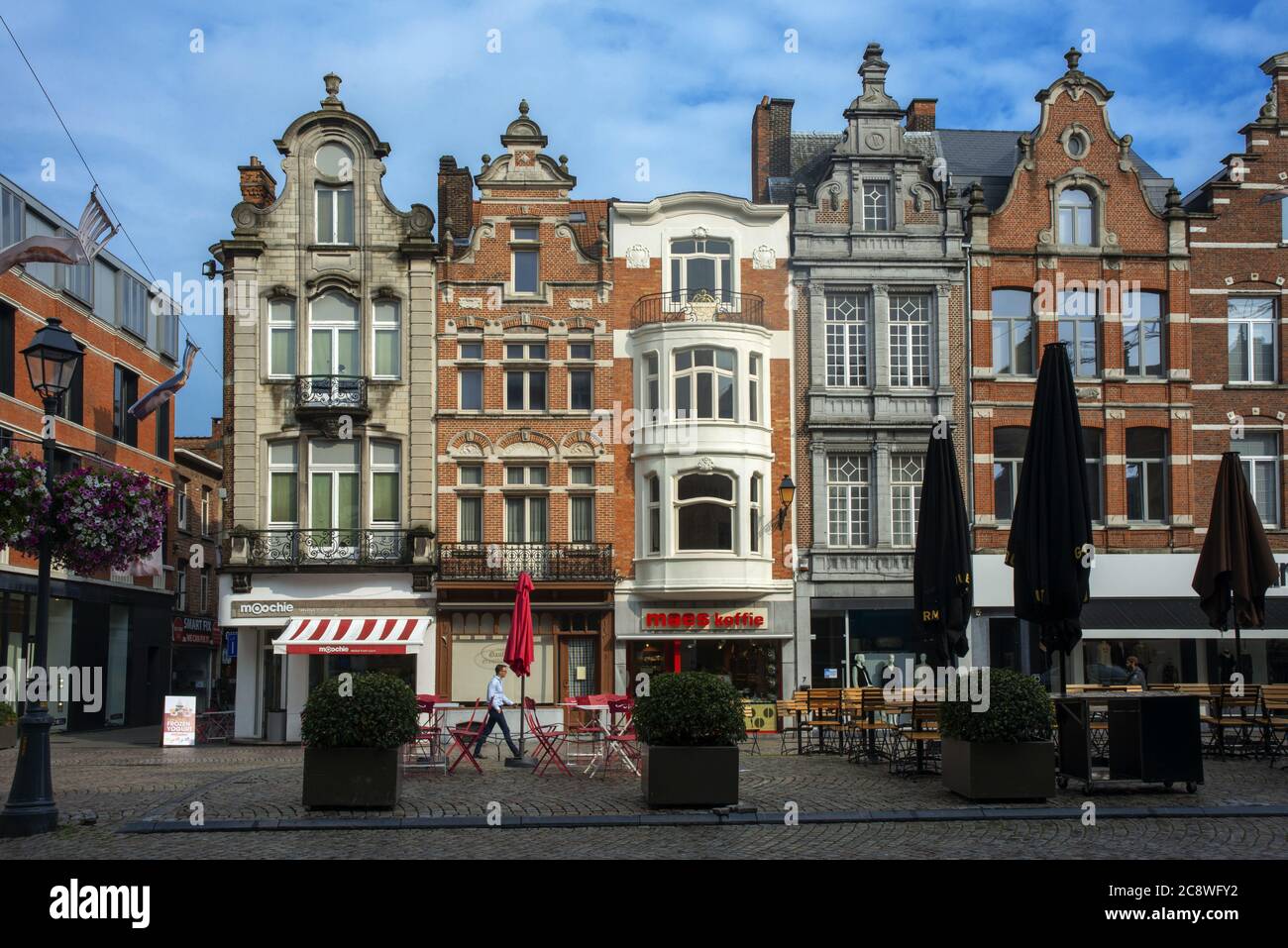 Flemish house facade exterior bars and restaurants in IJzerenleen, Mechelen, Belgium. | usage worldwide Stock Photo