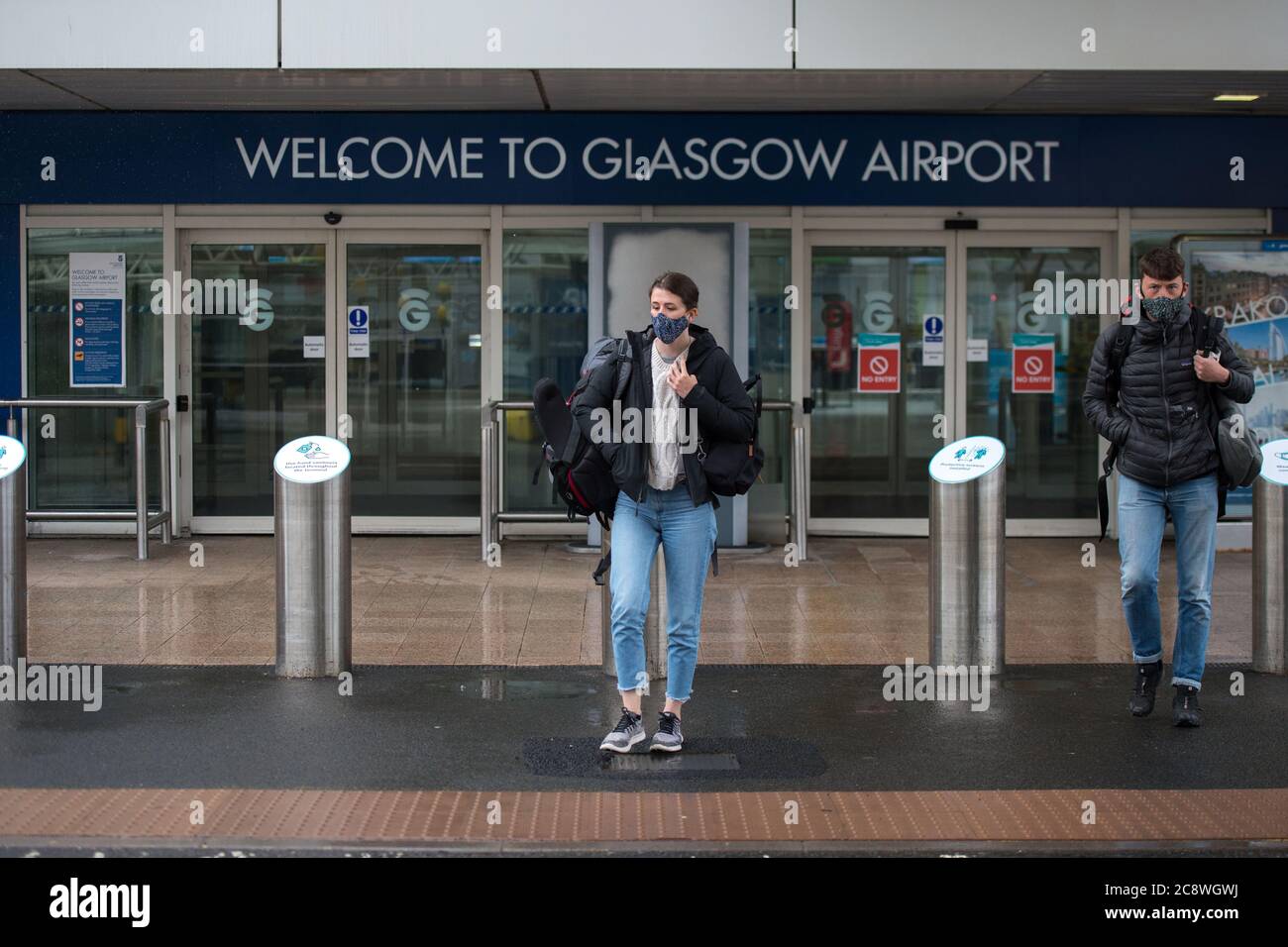 Glasgow airport terminal interior hires stock photography and images