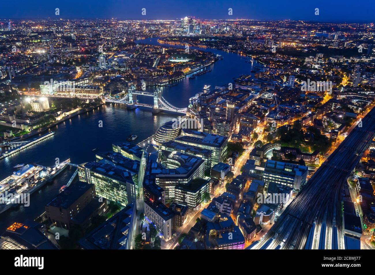 England: Skyline view of the London at night.Photo from 09. May 2018 ...