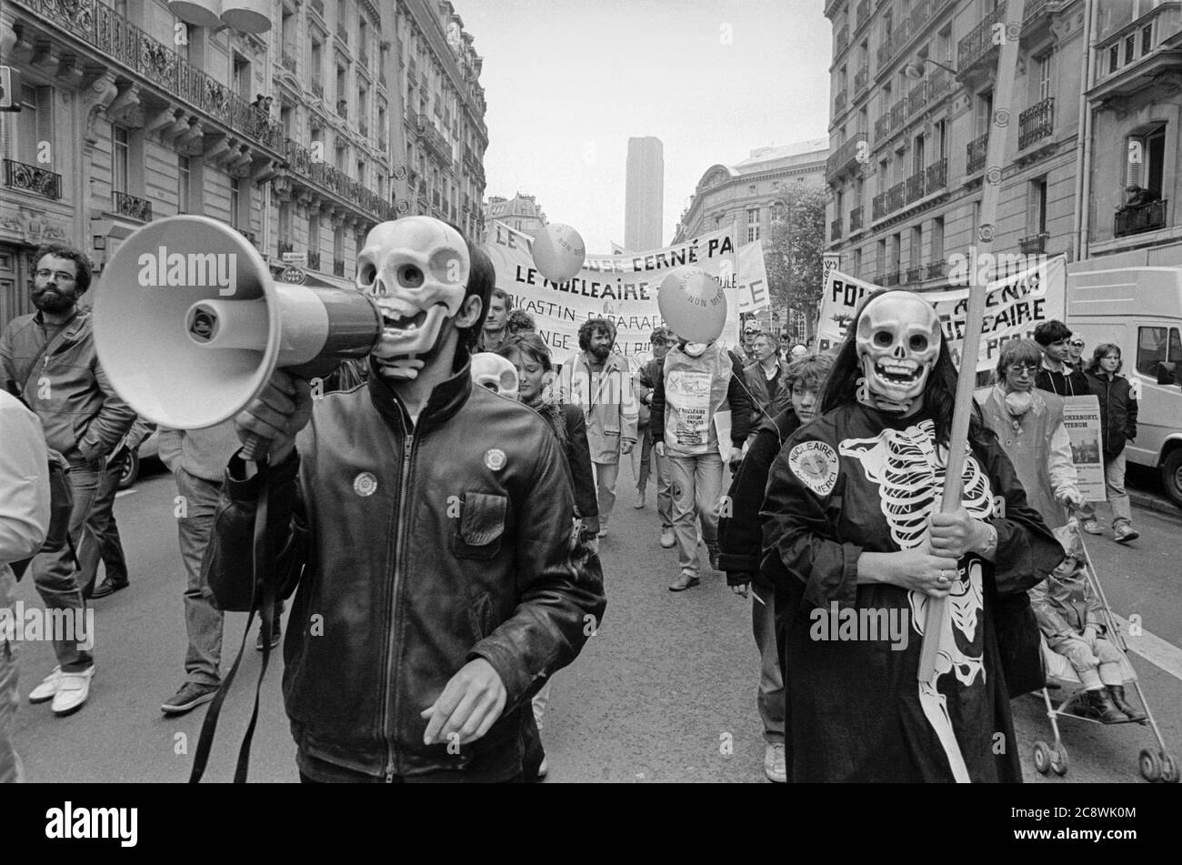 Paris, anti-nuclear demonstration (June 1987) Stock Photo