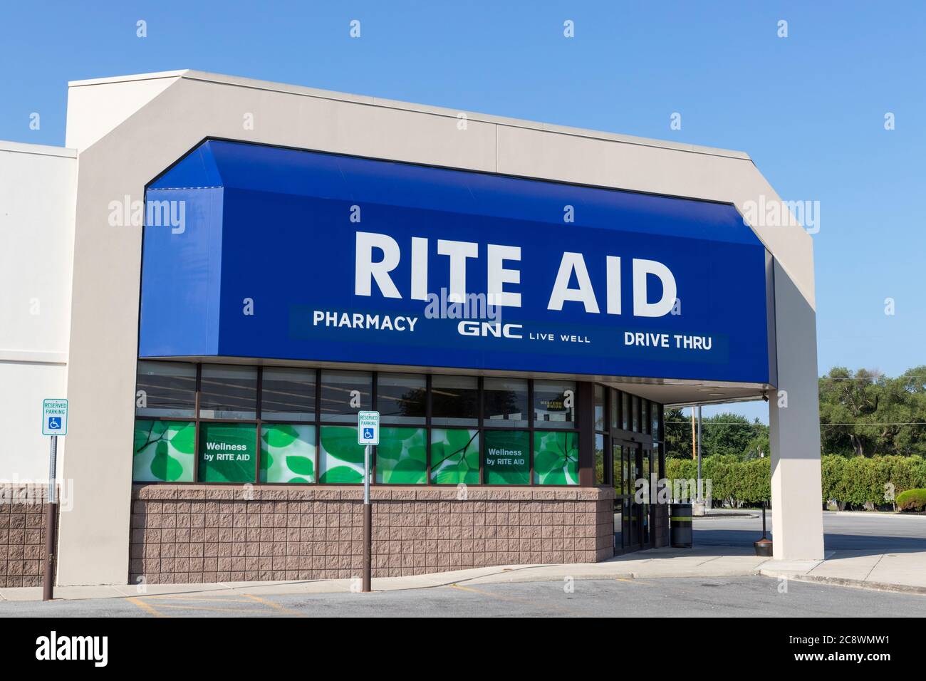 Drugstore chain hires stock photography and images Alamy