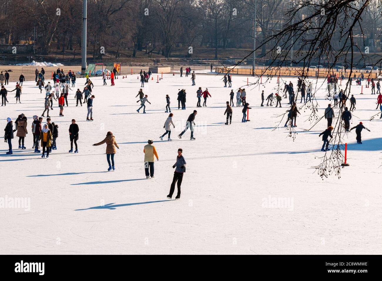 Outoor ice rink hi-res stock photography and images - Alamy