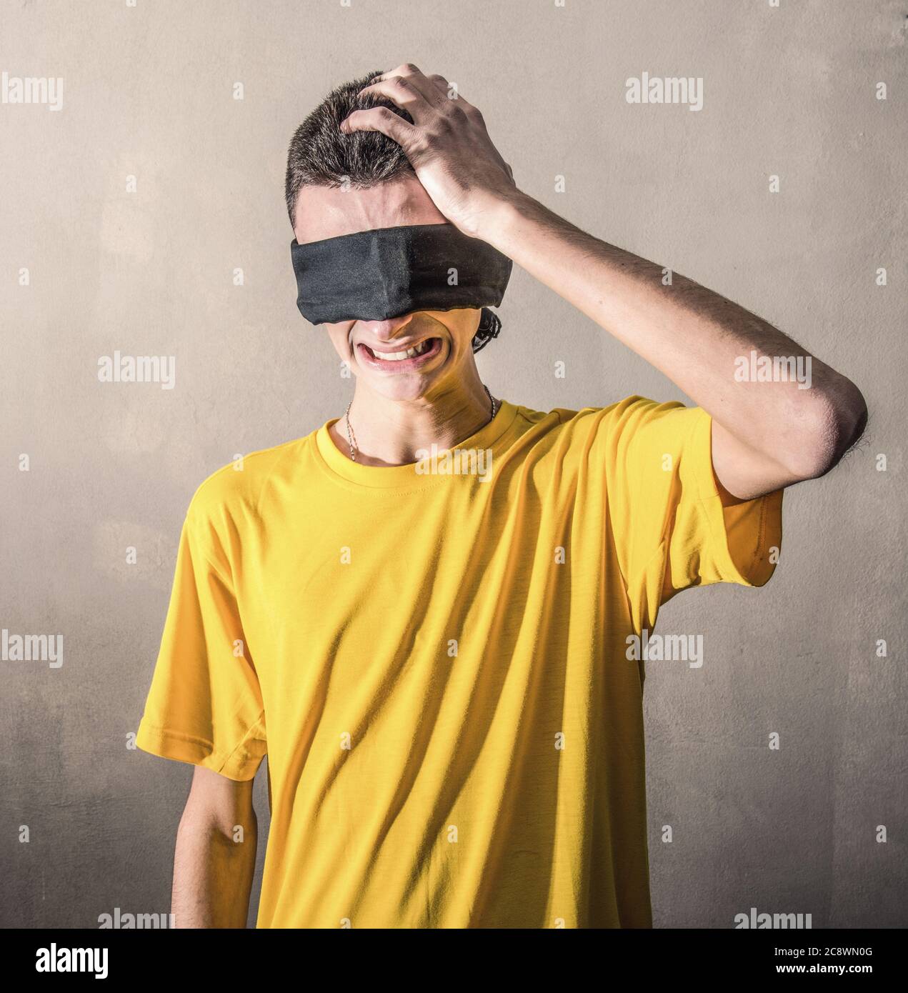 Boy with bandage on eye hires stock photography and images Alamy