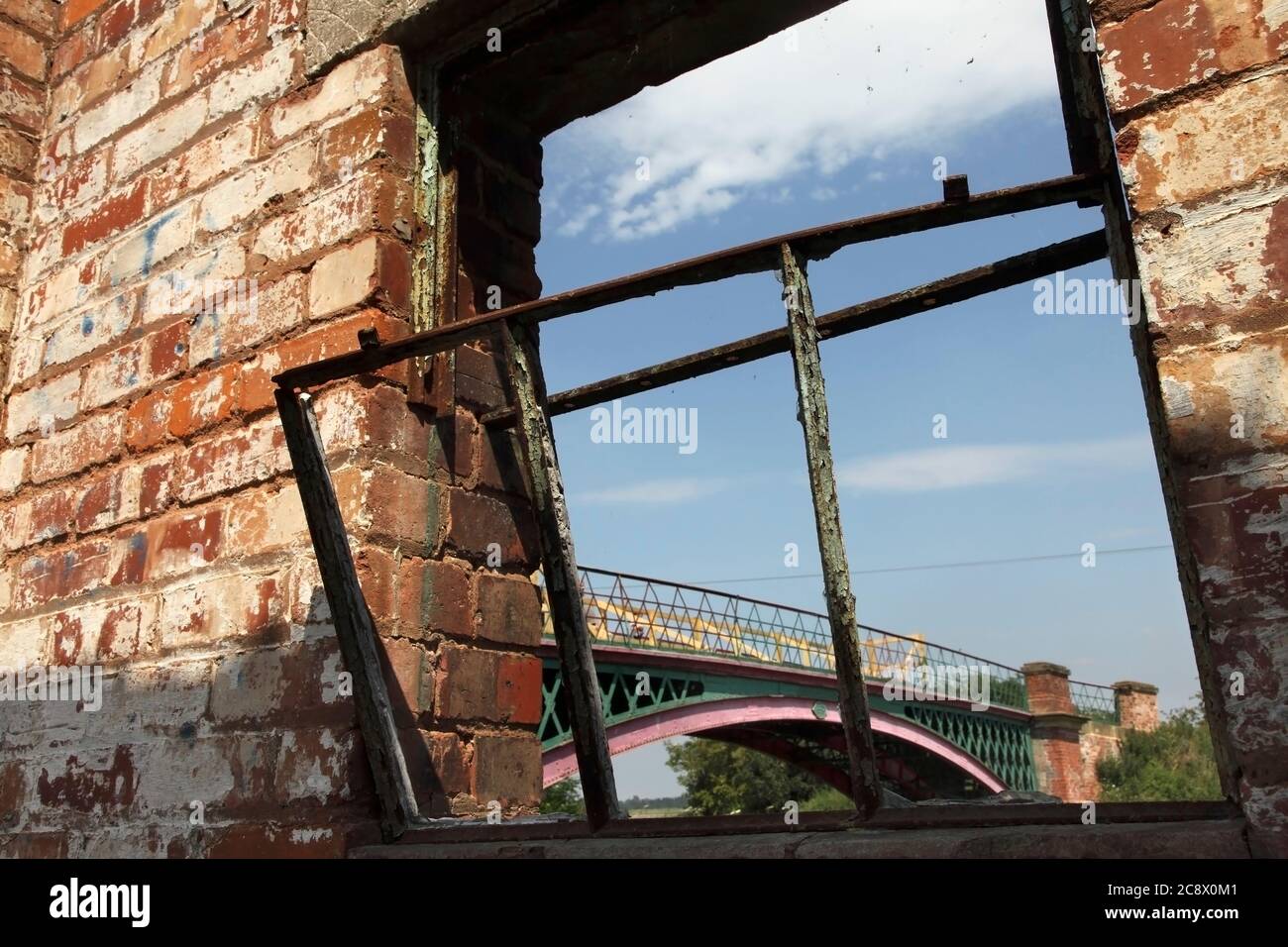 Ruined building next to the Grade II listed Hibaldstow bridge (1889) across the River Ancholme, North Lincolnshire, UK. Stock Photo