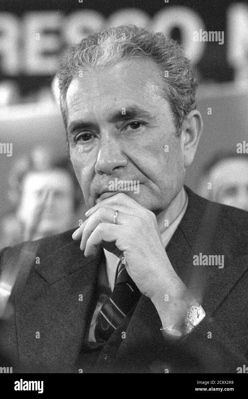 Aldo MORO, Italy, politician, Aldo Moro (born September 23, 1916 in Maglie, Apulia; ‚AU May 9, 1978 in Rome) was an Italian politician of the Democrazia Cristiana and was Prime Minister from 1963 to 1968 and from 1974 to 1976. He was kidnapped and murdered by the Red Brigades terrorist organization. Portraet, Portrvsst, portrait, cropped single image, single motif, undated picture, ¬ | usage worldwide Stock Photo