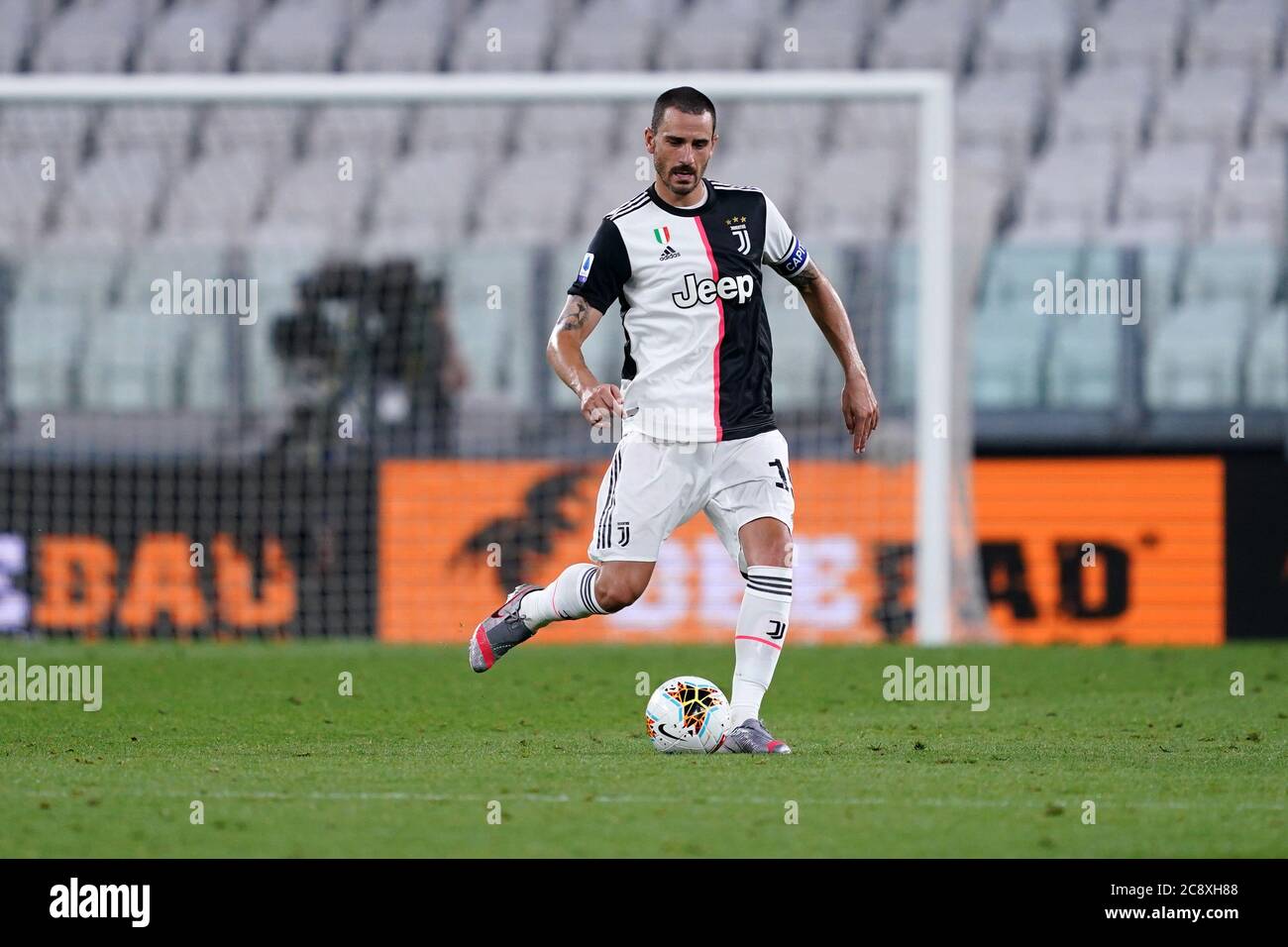 Florence, Italy. 21st May, 2022. Leonardo Bonucci of Juventus FC and  Krzysztof Piatek of ACF Fiorentina compete for the ball during the Serie A  2021/2022 football match between ACF Fiorentina and Juventus