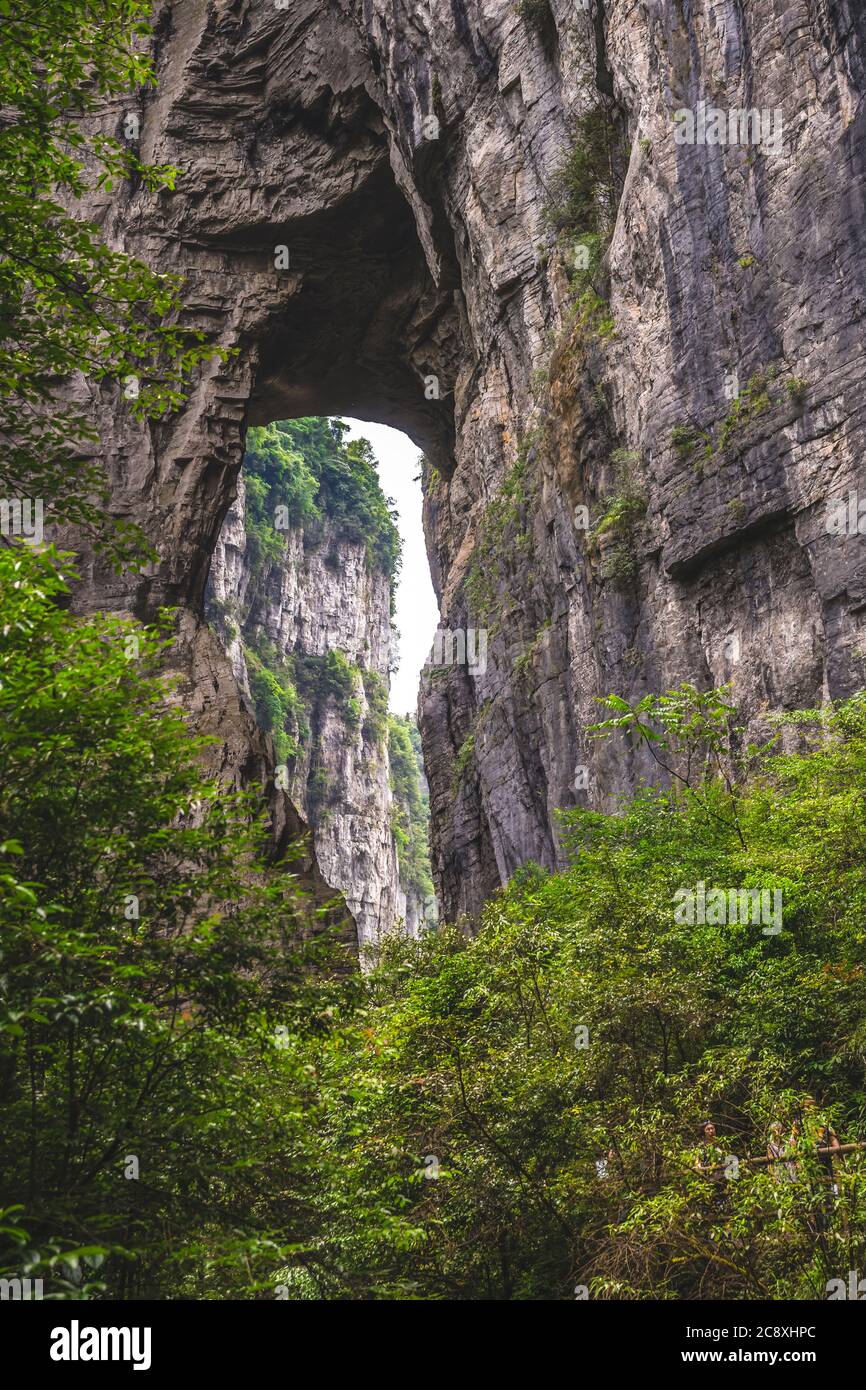 Stunning rocky arch fissure among mountain landscape of the Longshuixia Fissure National park, Wulong country, Chongqing, China Stock Photo