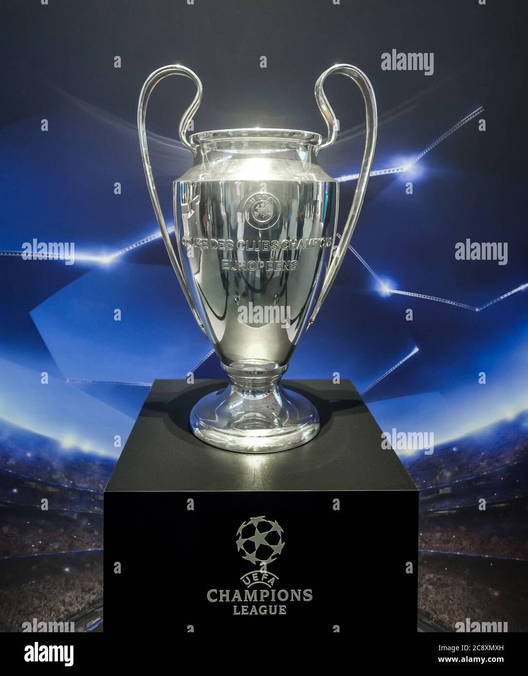 Ligue Des Champions UEFA Champions League trophy Stock Photo - Alamy