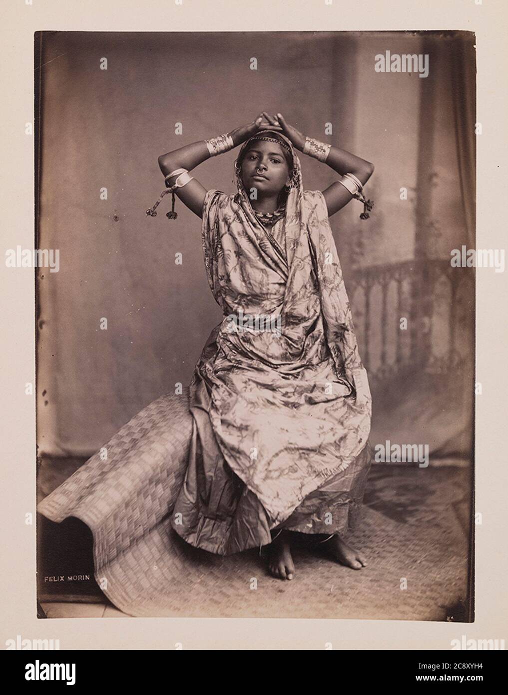 Indian woman portrait 1940s hi-res stock photography and images - Alamy