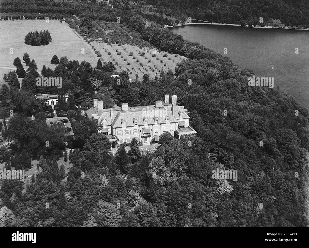 Seven springs estate hires stock photography and images Alamy