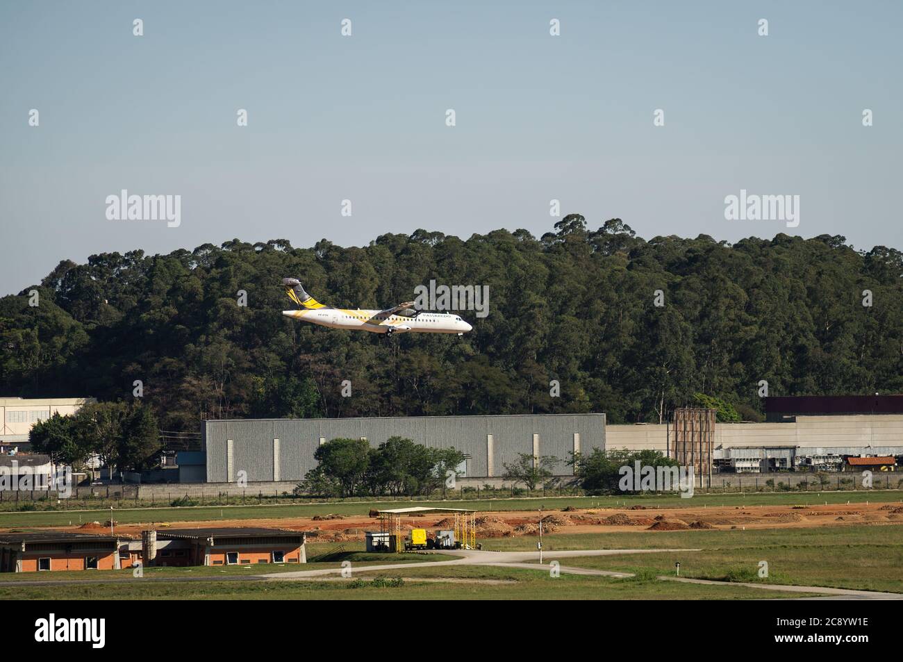 Passaredo airlines Aerospatiale ATR 72-212A (Reg. PP-PTN - short haul regional airliner) on short final to land on Sao Paulo/Guarulhos Intl. Airport. Stock Photo