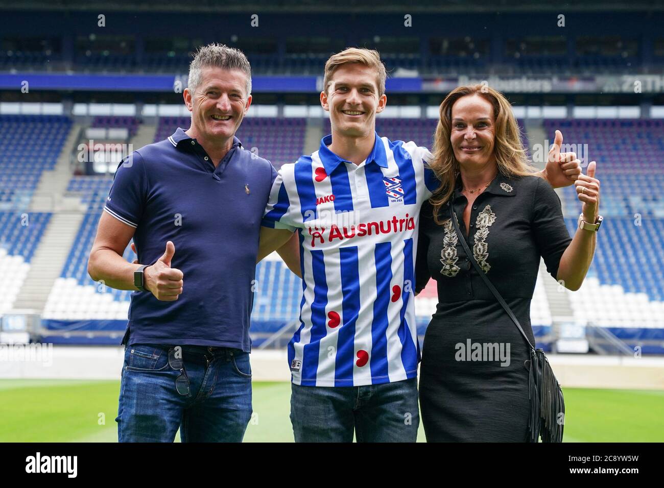 HEERENVEEN, NETHERLANDS - JULY 27: (L-R): Siebe Dewaele of SC Heerenveen and family seen after his presentation as new player of SC Heerenveen on July 27, 2020 in Heerenveen, The Netherlands. Stock Photo