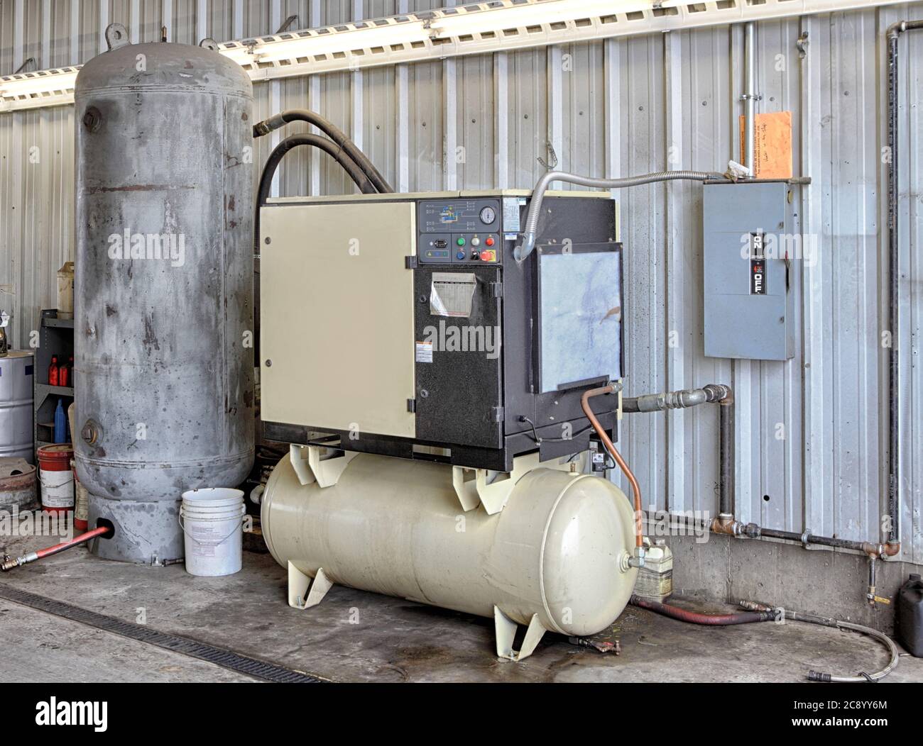 An electrically powered industrial air compressor with anauxiliary air tank.  This compressor is driven by an energy efficient VFD drive for maximun e Stock Photo