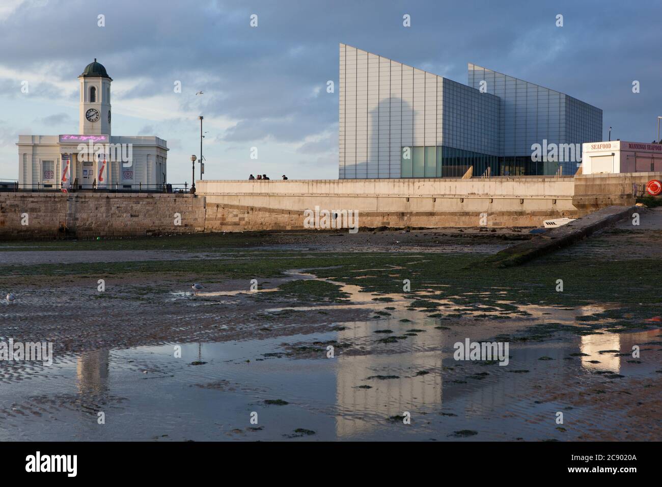 Margate, UK, 27 July 2020: With the risk of foreign holidays being affected by sudden changes to quarantine rules, and the weather set to improve in England, seaside towns such as Margate are increasing attractive to staycationers. Anna Watson/Alamy Live News Stock Photo