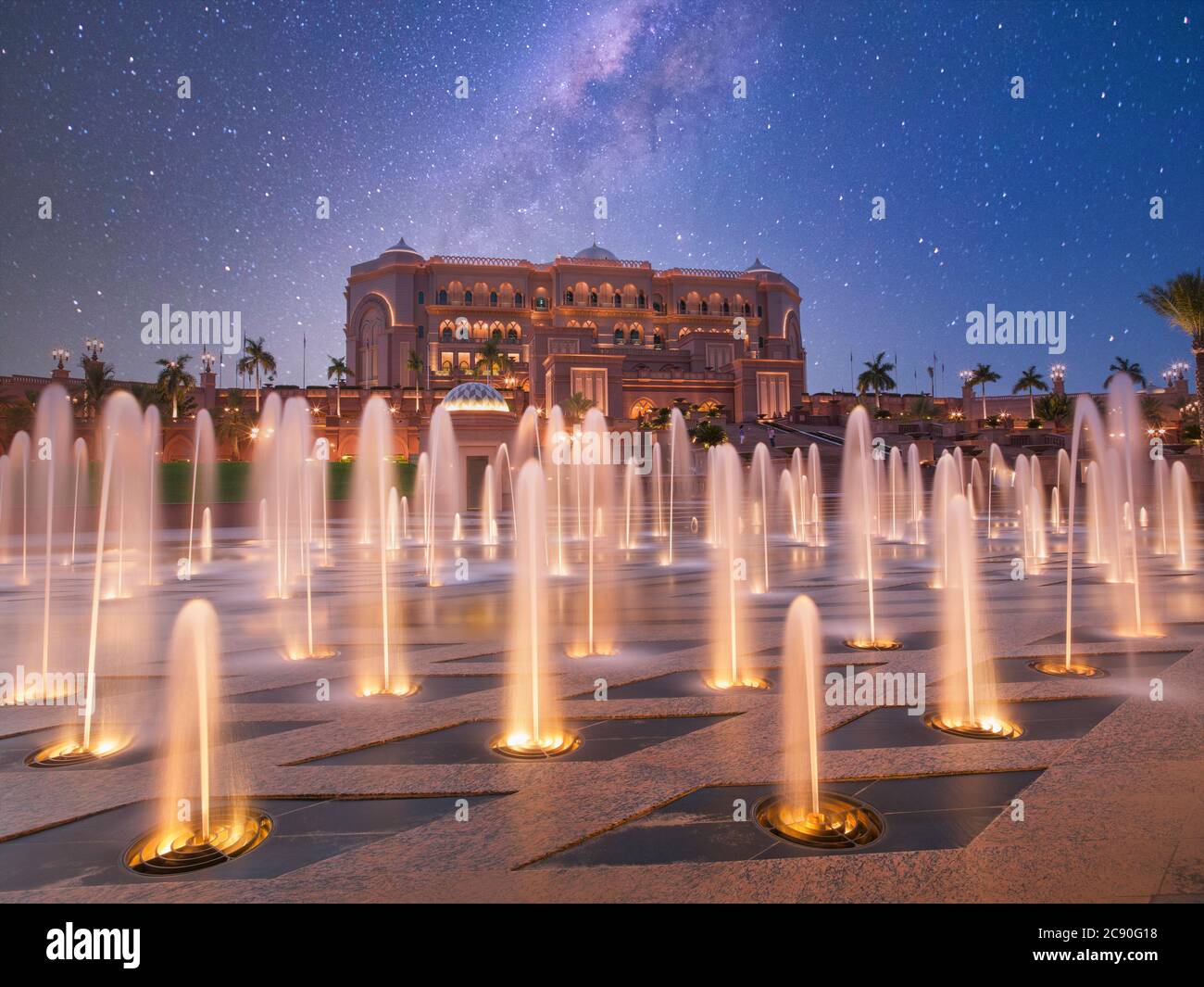United Arab Emirates, Abu Dhabi, Fountain in front of Hotel Emirates Palace Stock Photo