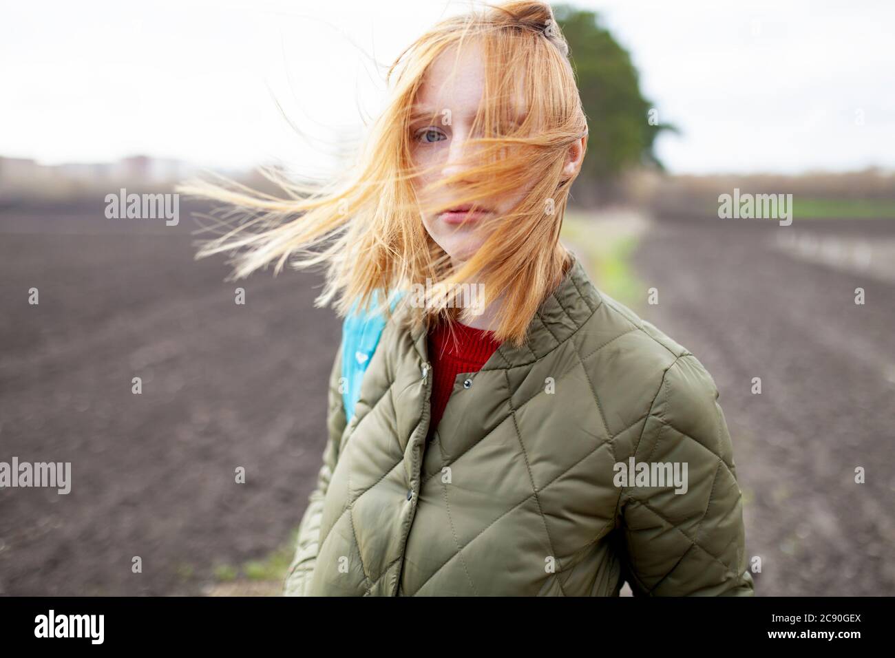 Russia, Omsk, Portrait of young woman in field Stock Photo