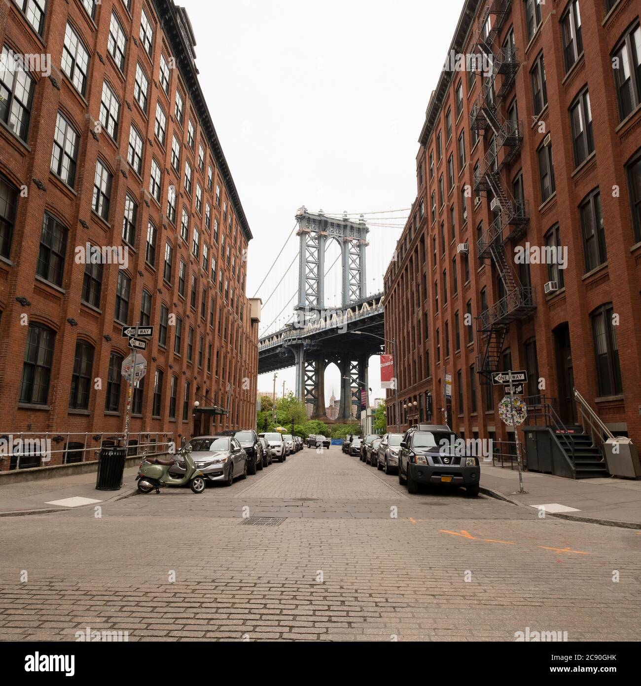 USA, Brooklyn, Dumbo, Street leading to Manhattan Bridge Stock Photo