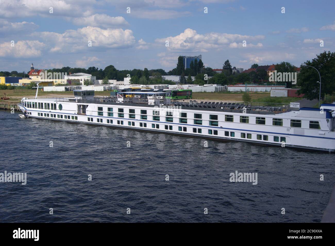 Die MS Thurgau Saxonia am Ufer der Havel in Höhe der Schulenburgbrücke in Berlin-Spandau. Stock Photo
