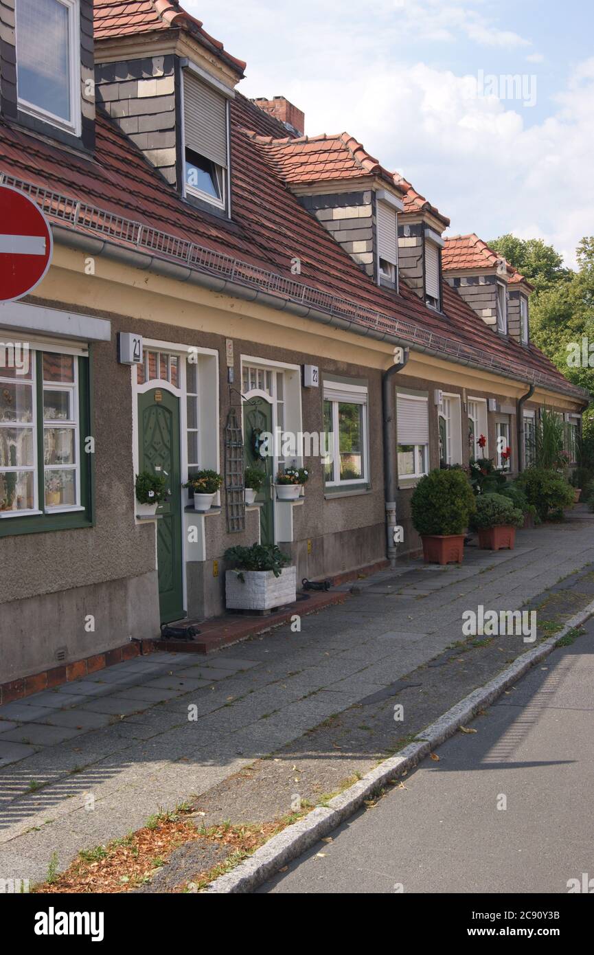 Am langen Weg, Blickrichtung Nord, zum Torweg in der Gartenstadt Staaken in Berlin-Spandau. Stock Photo