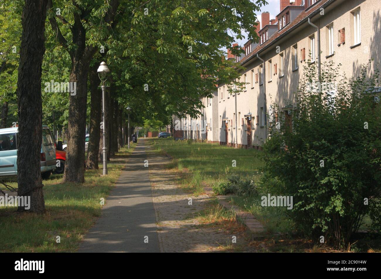 Häuserzeile am Finkenkruger Weg zwischen Ungewitterweg und Am Heideberg, Blickrichtung Nord. Stock Photo