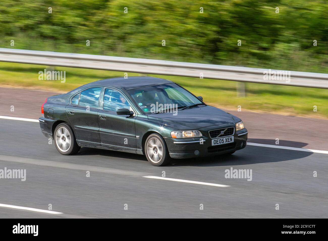 2005 Green Volvo S60 SE D 163 Auto Saloon Vehicular Traffic Moving 2005-green-volvo-s60-se-d-163-auto-saloon-vehicular-traffic-moving