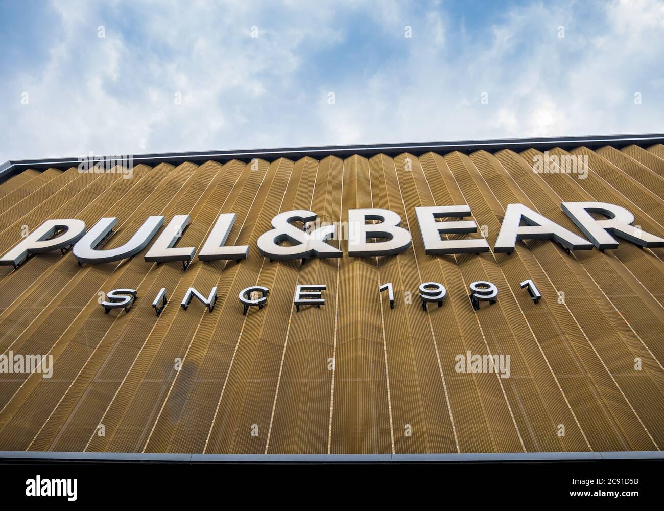 Pull bear clothing shop on hi-res stock photography and images - Alamy