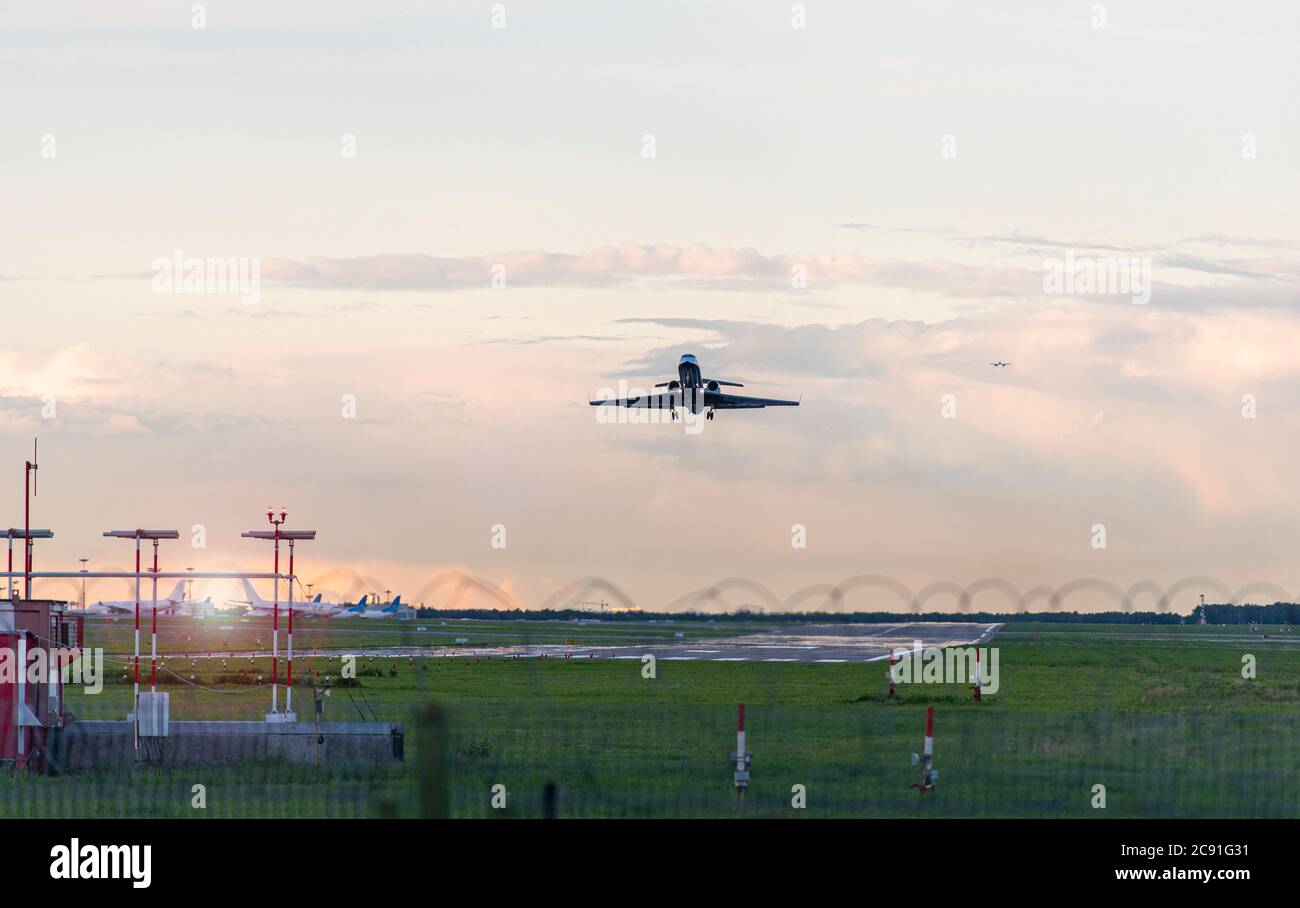 Airplane taking off sunrise hi-res stock photography and images - Alamy
