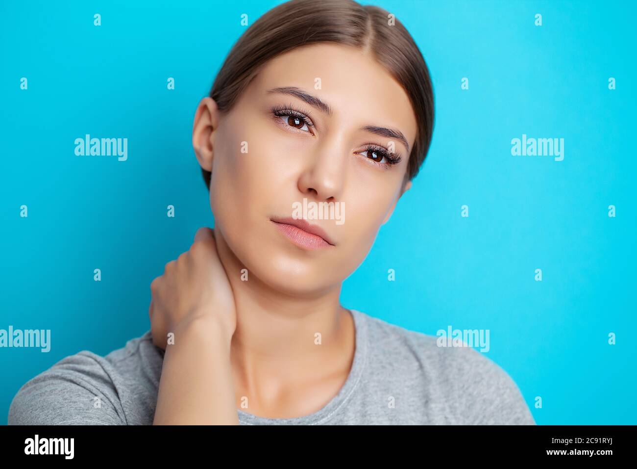 Young woman is experiencing severe neck pain Stock Photo Alamy