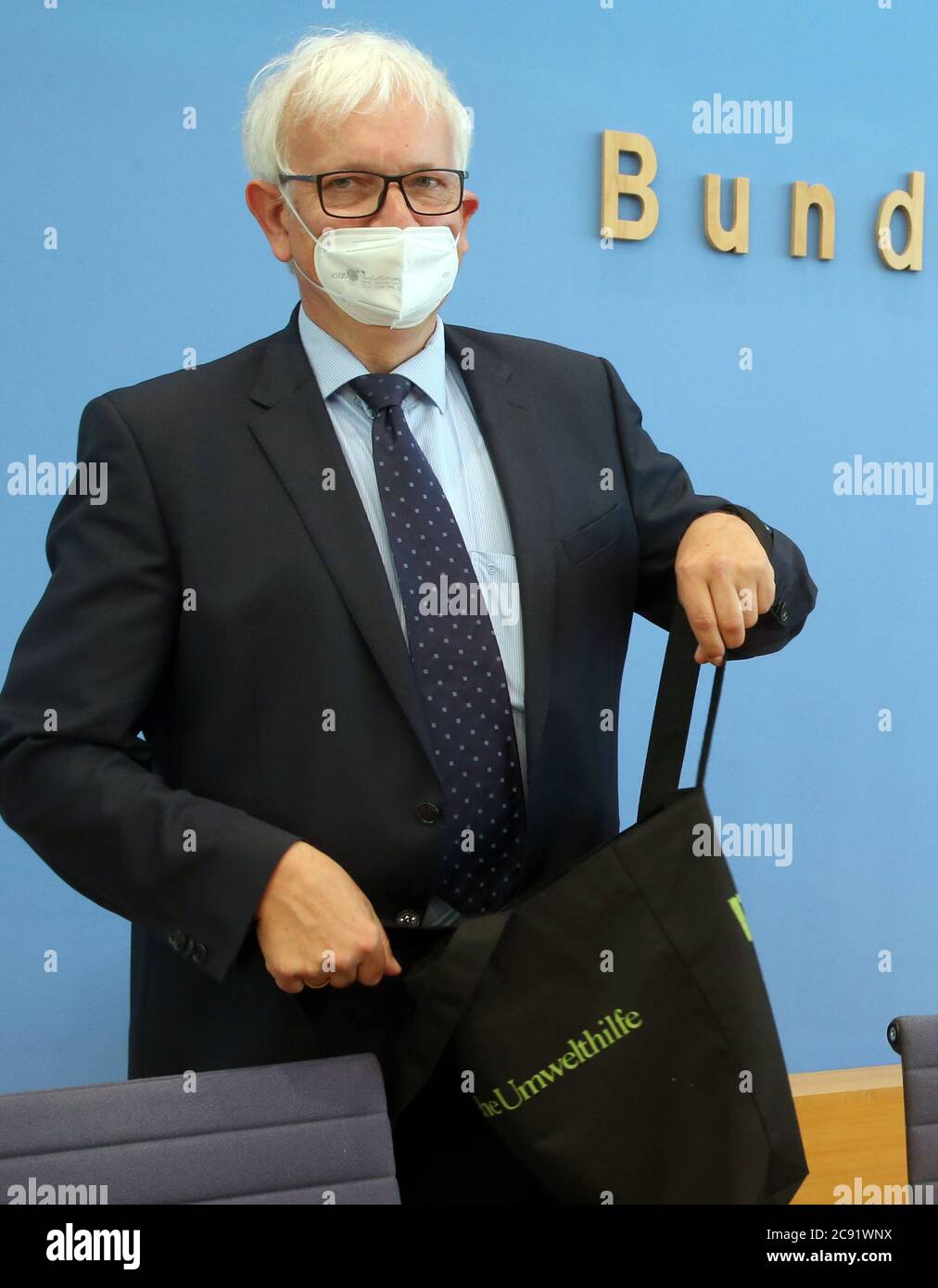 Berlin, Germany. 28th July, 2020. Jürgen Resch, Federal Managing Director of the German Environmental Aid, comes to a press conference of the German Environmental Aid with a mouth and nose protection mask to answer questions of journalists about the interim balance and their 40 complaints for clean air. Credit: Wolfgang Kumm/dpa/Alamy Live News Stock Photo