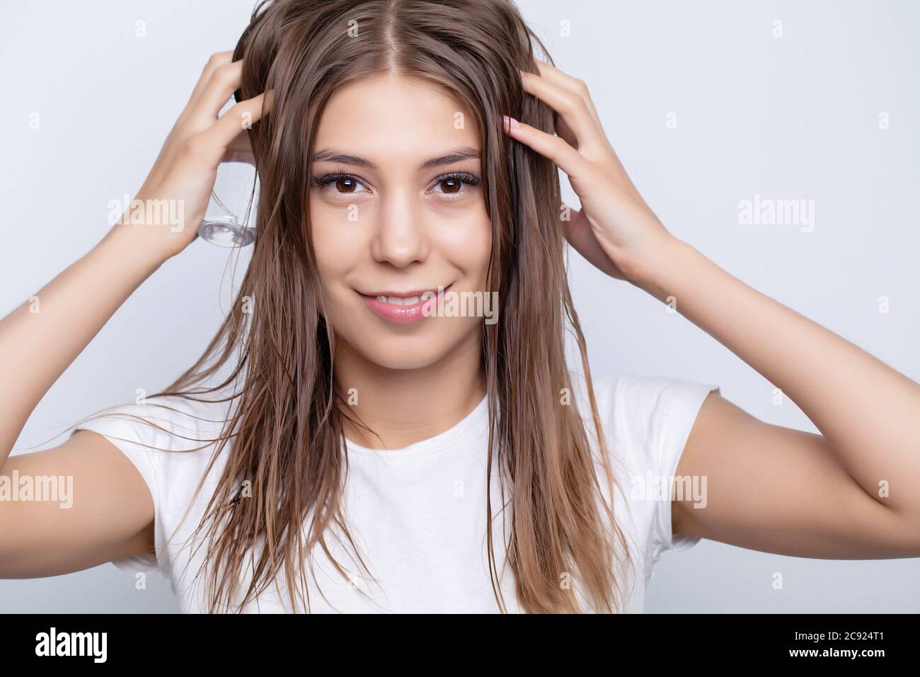 Applying argan oil hair hi-res stock photography and images - Alamy
