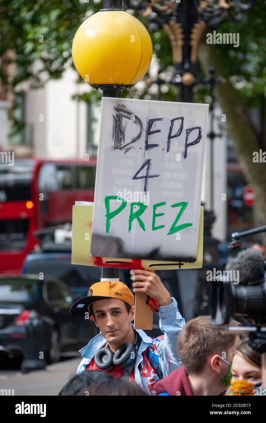 London, UK. 28th July 2020. Johnny Depp fan, Michael G. Smith, holds up a sign that reads ‘Depp 4 Prez’ as he awaits the arrival of Johnny Depp at the High Court, for day 16 of the actors libel trial against The Sun's publishers NGN. Credit: Neil Atkinson/Alamy Live News Stock Photo