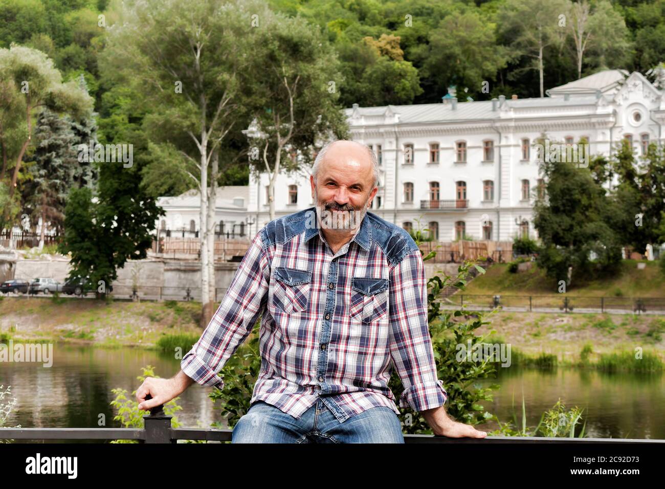 Mature man garden fence hi-res stock photography and images - Alamy