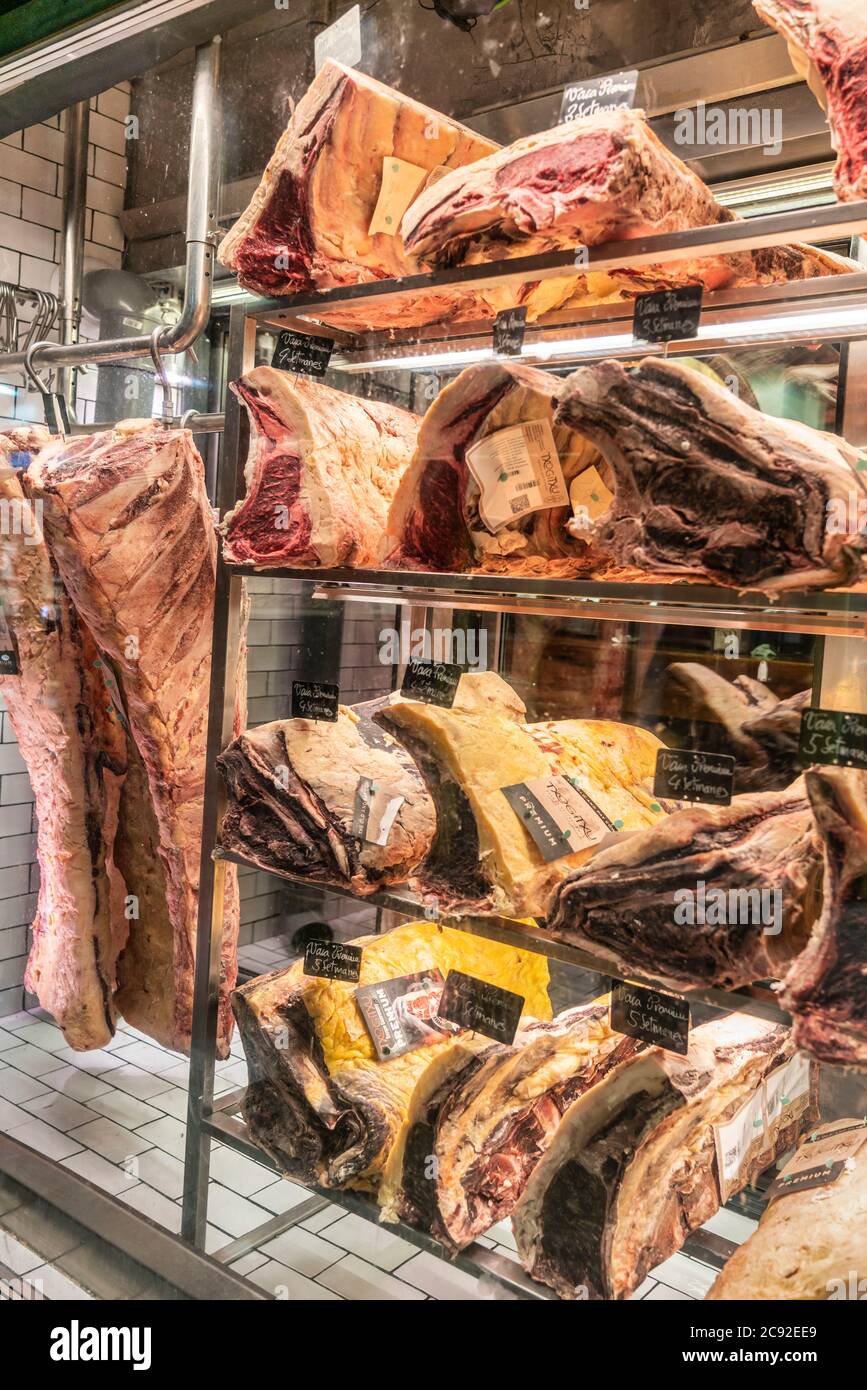 dried meat in shop window of Sargardi, Ribiera, Barcelona, spain | getrocknetes Rindfleisch im Schaufenster der Tapa Bar Sargardi in Ribiera, Barcelon Stock Photo