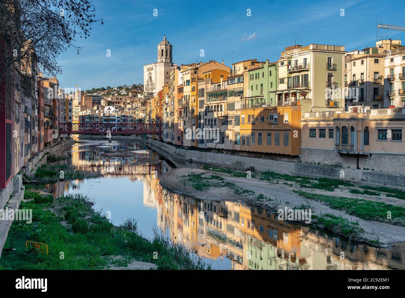 colorful houses at the banks of river Onyar in Girona, Spain | bunte Häuser am Fluß Onyar, Girona, Katalonien, Spanien Stock Photo