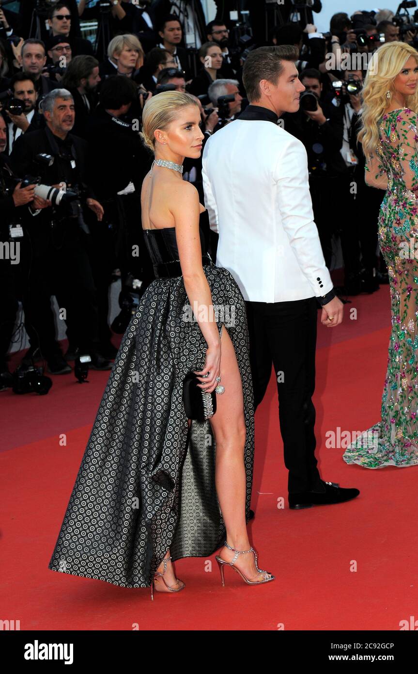 Red carpet and photo call Stock Photo Alamy