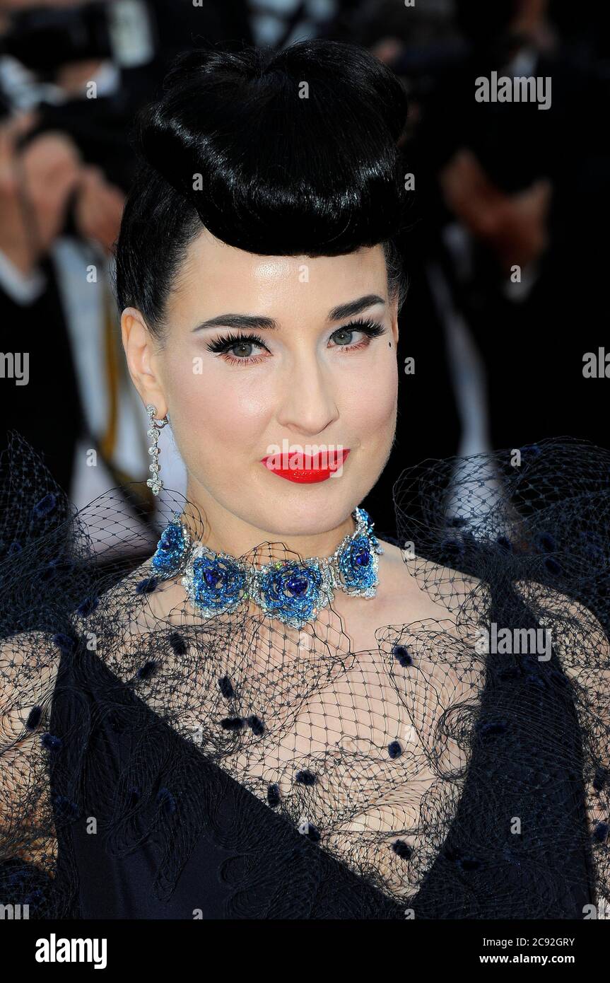 Red carpet and photo call Stock Photo Alamy