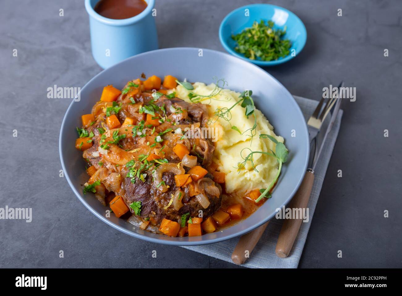 Shin bone hires stock photography and images Alamy