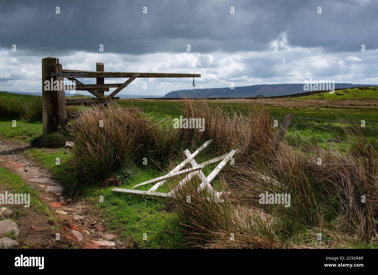 View of country track and old, broken gate, Chipping, Preston, Lancashire, UK Stock Photo