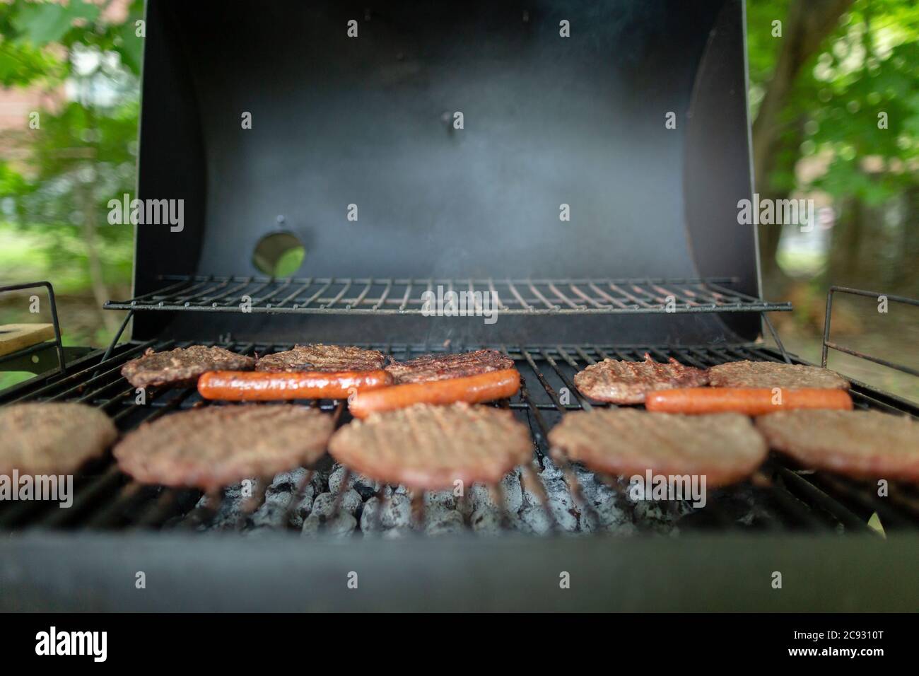 Grilling grilled hotdogs hires stock photography and images Alamy