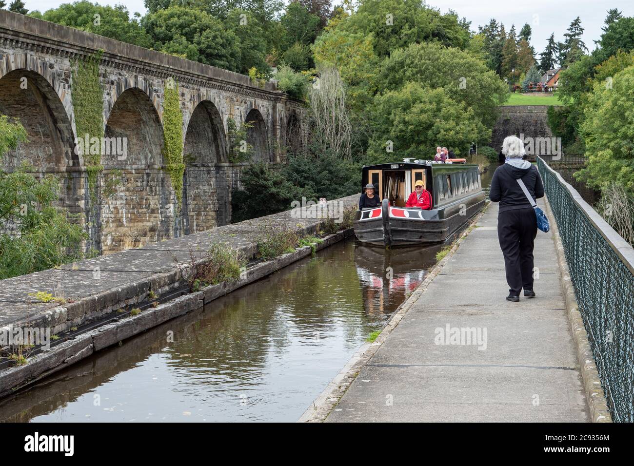 Travelling by barge hi-res stock photography and images - Page 12 - Alamy