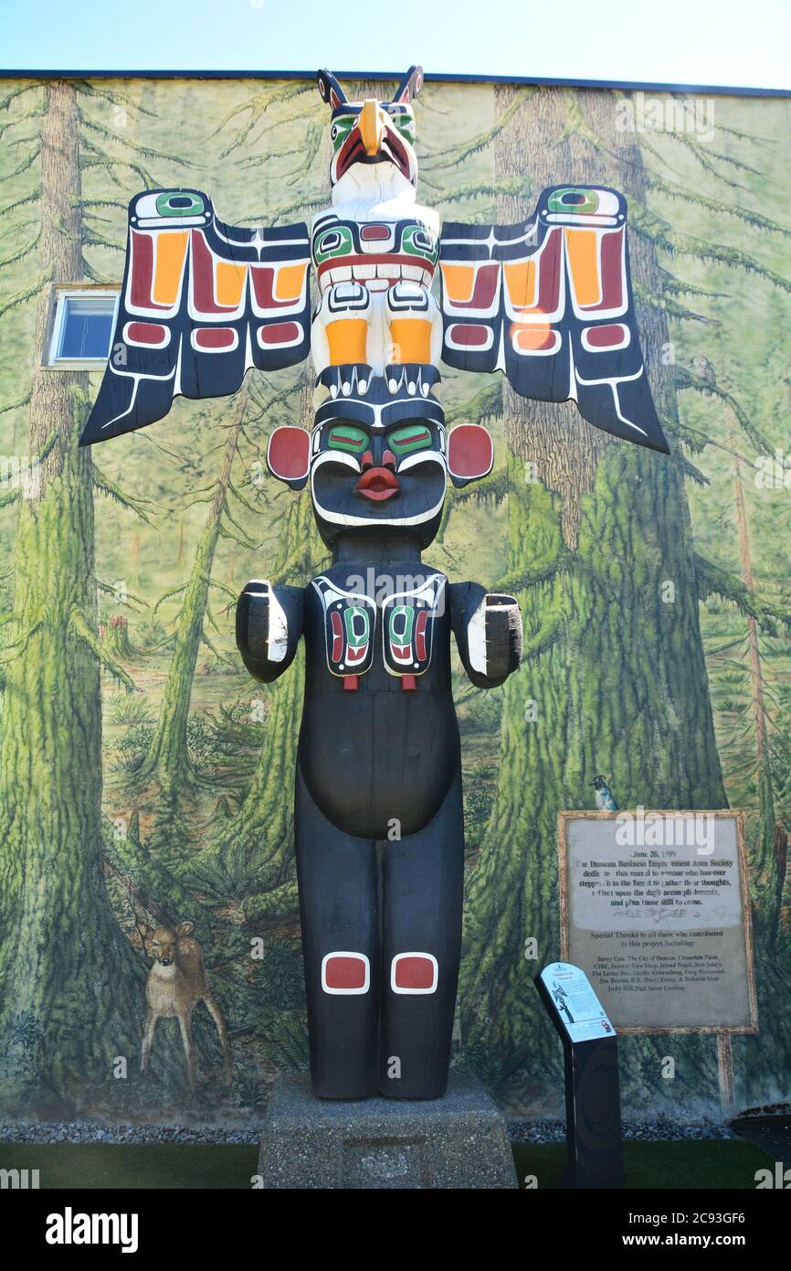 Totem poles of vancouver island hi-res stock photography and images - Alamy