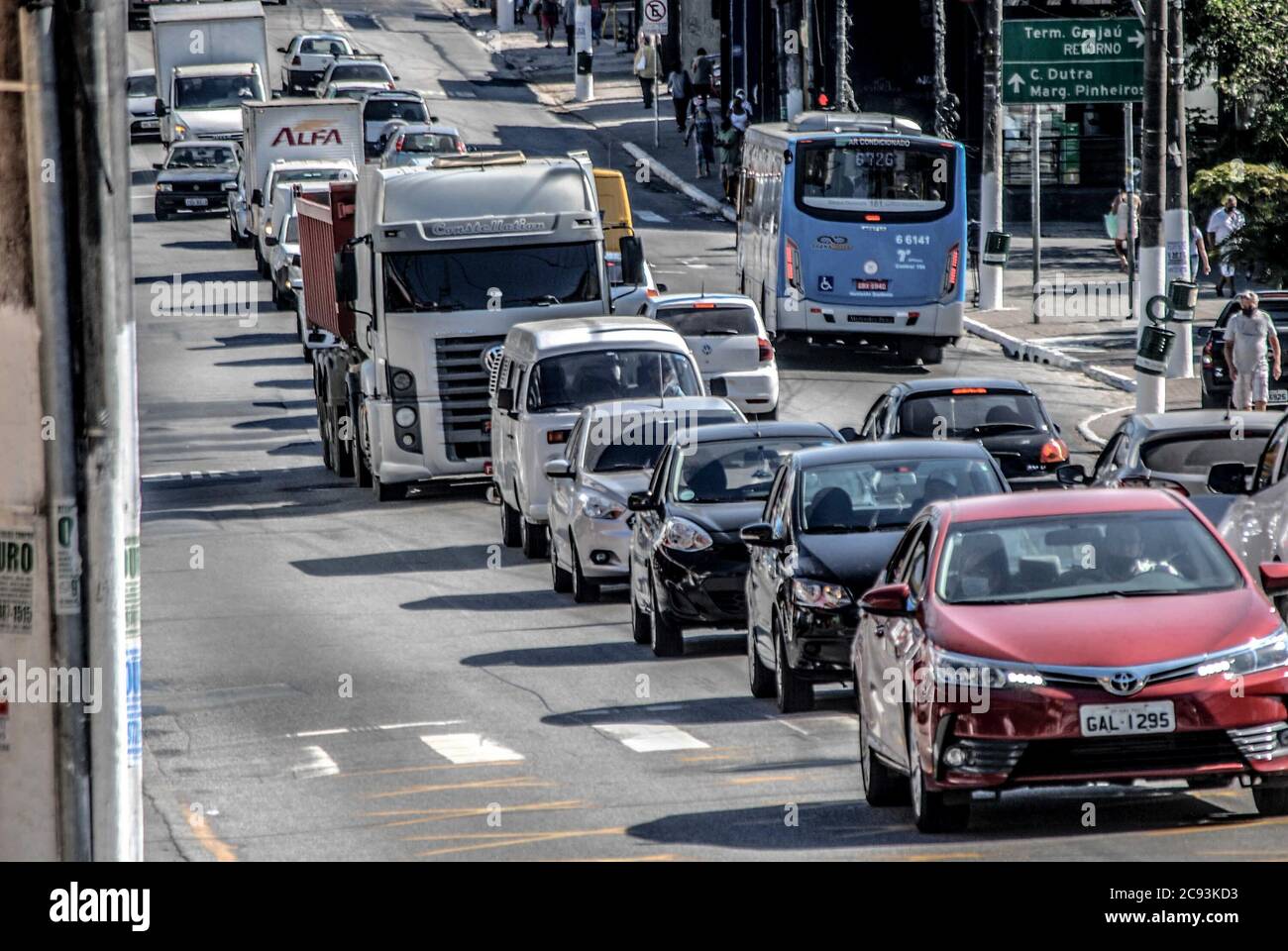 Sao Paulo, Sao Paulo, Brasil. 28th July, 2020. (INT) Heavy Traffic in Sao  Paulo. July 28, 2020, Sao Paulo, Brazil: Heavy traffic of vehicles on  Avenida Belmira Marin in the south zone
