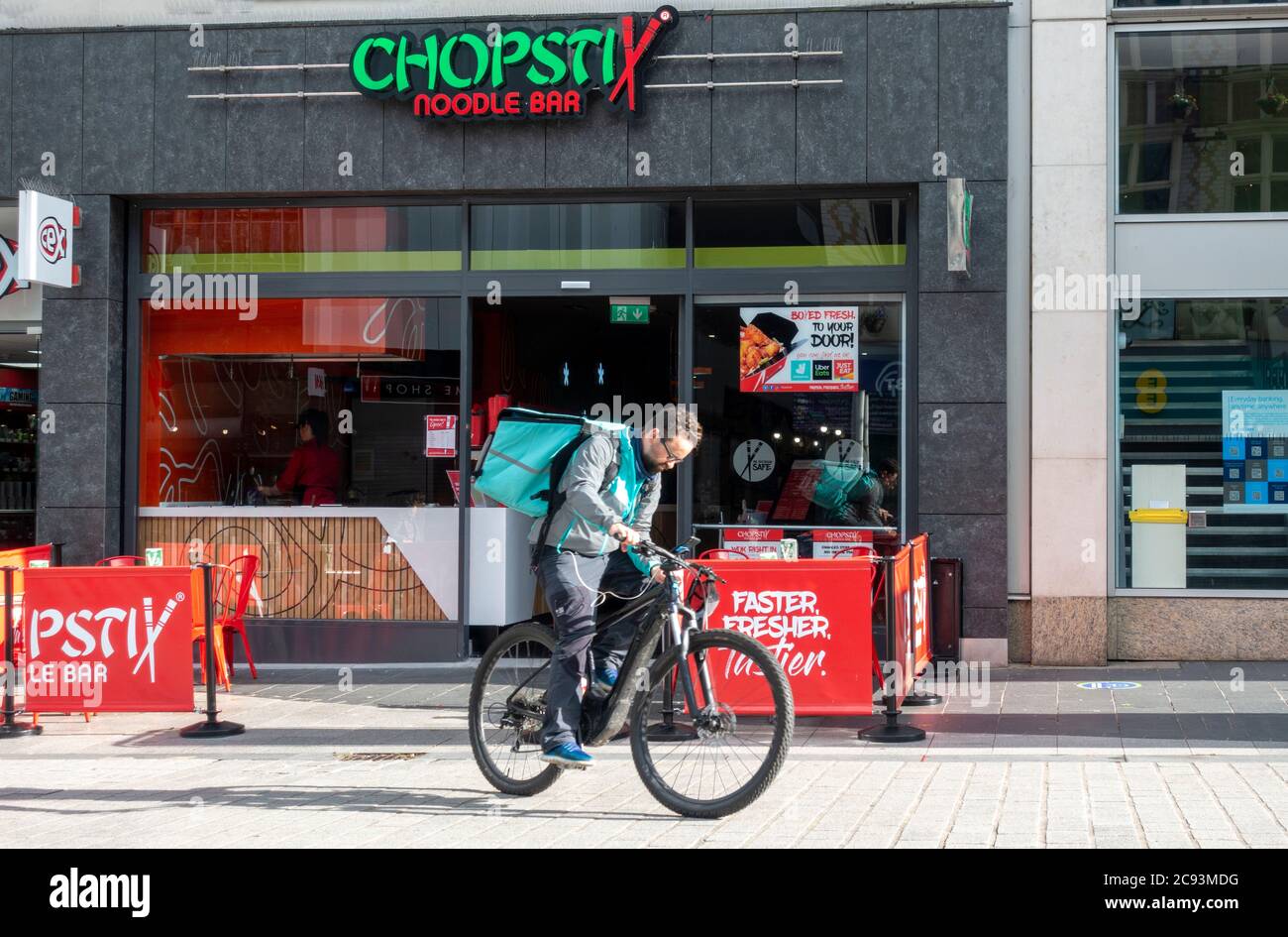 Bicycle delivery man about to deliver Chinese food from Chopsticks in Liverpool Stock Photo
