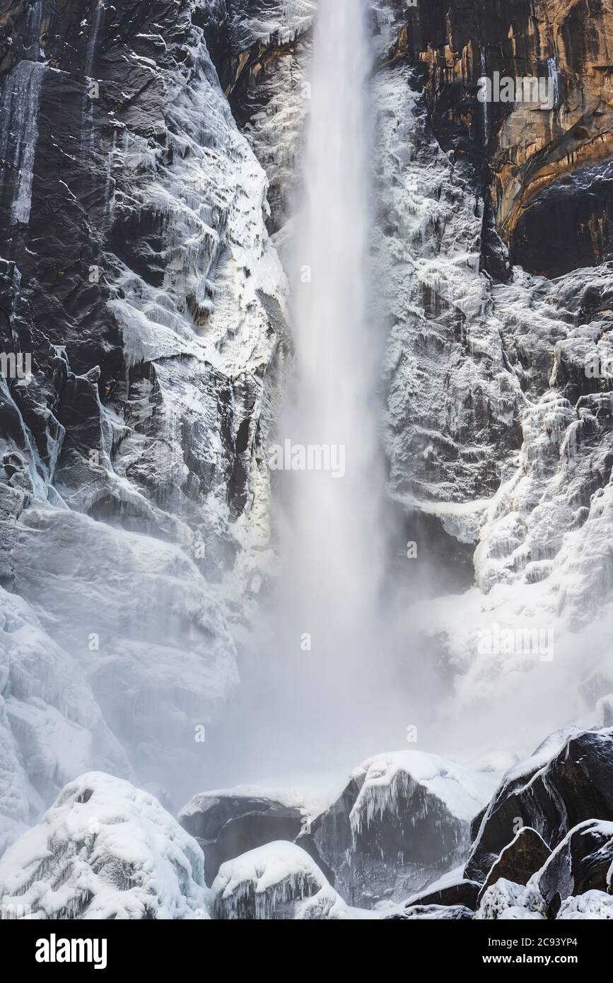 Winter Waterfall Yosemite Frozen High Resolution Stock Photography And Images Alamy