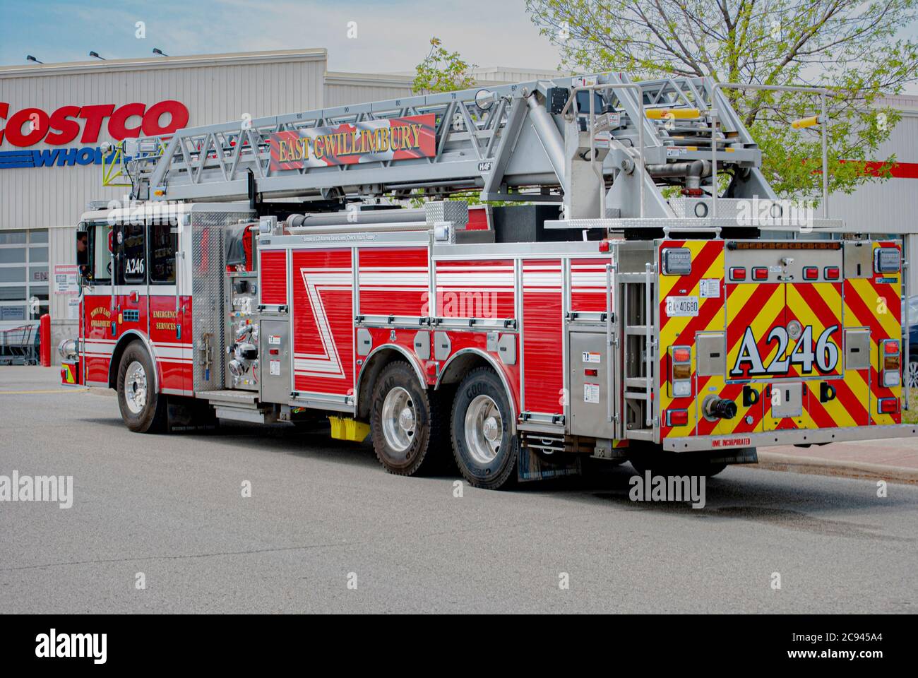 East Gwillimbury Fire and Emergency Services Aerial 246 on a CO Alarm Check call at local Costco. Stock Photo