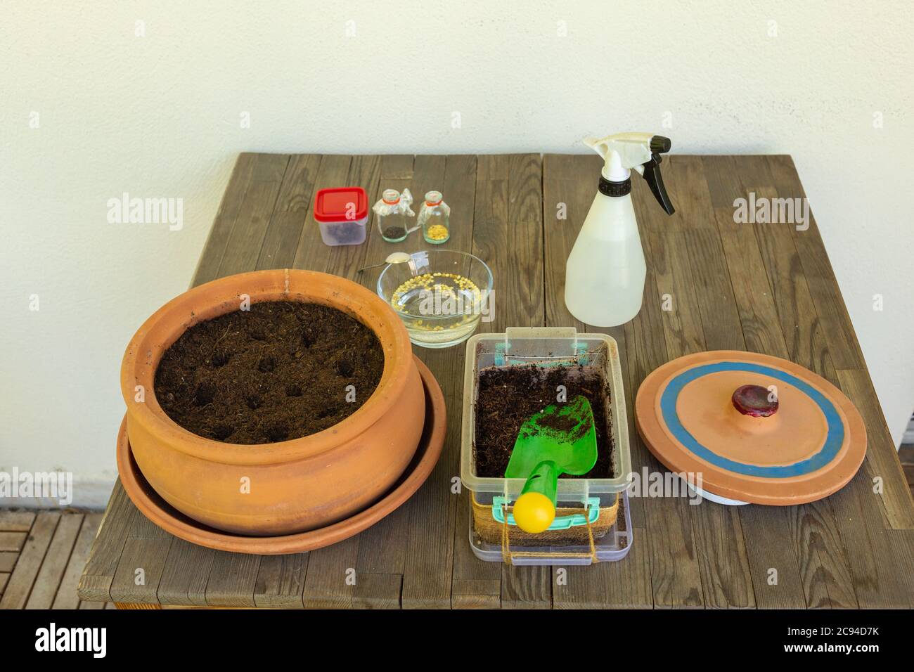 Earthen Pot High Resolution Stock Photography and Images Alamy