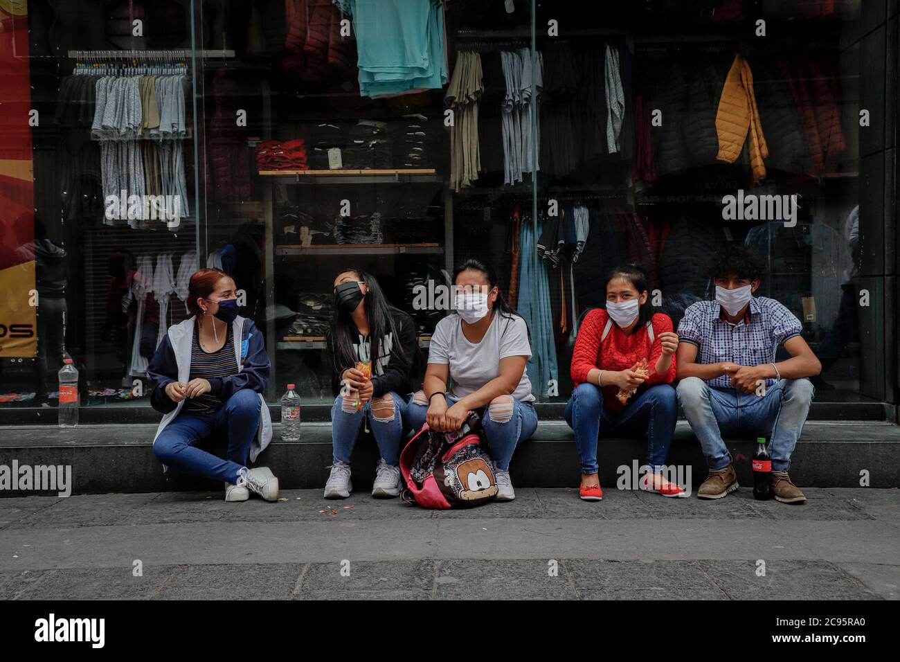 Mexico City, Mexico. 28th July, 2020. People are seen wearing masks in Mexico City, Mexico, July 28, 2020. Mexico registered 7,208 new COVID-19 cases, bringing the nationwide count to 402,697 cases, the health ministry said Tuesday. Credit: Str/Xinhua/Alamy Live News Stock Photo